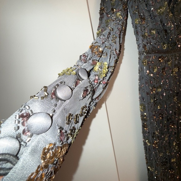 NWT | Mac Duggal 5571 Coal Long Sleeve V Neck Midi Dress
Size 4 - Picture 9 of 13